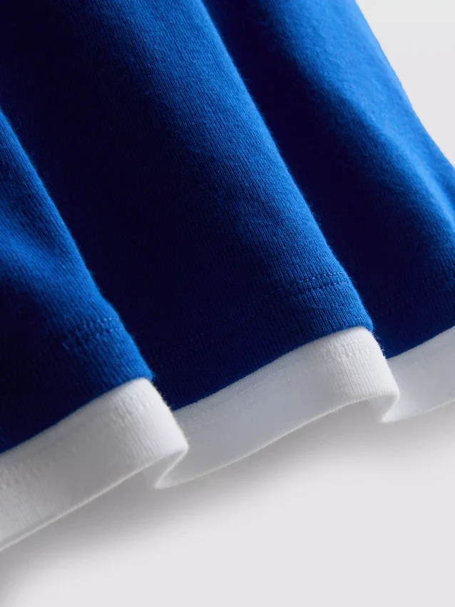Doppellagiges T-Shirt mit Rundhalsausschnitt Doppellagiges T-Shirt mit Rundhalsausschnitt