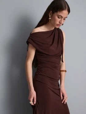 Drapiertes Jersey-Top mit einer Schulter Drapiertes Jersey-Top mit einer Schulter