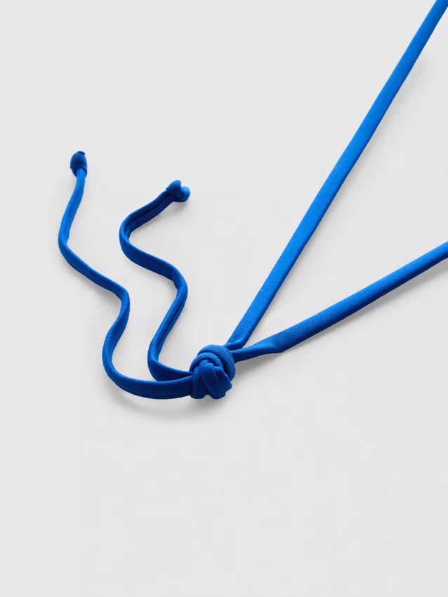 Dreieck-Bikini-Oberteil mit Ziernähten Dreieck-Bikini-Oberteil mit Ziernähten