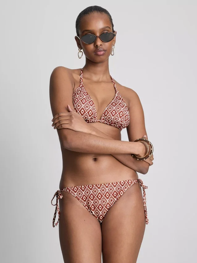 Dreieck-Bikini-Set mit seitlichen Bändern Dreieck-Bikini-Set mit seitlichen Bändern