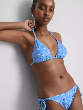 Dreieck-Bikini-Set mit seitlichen Bändern