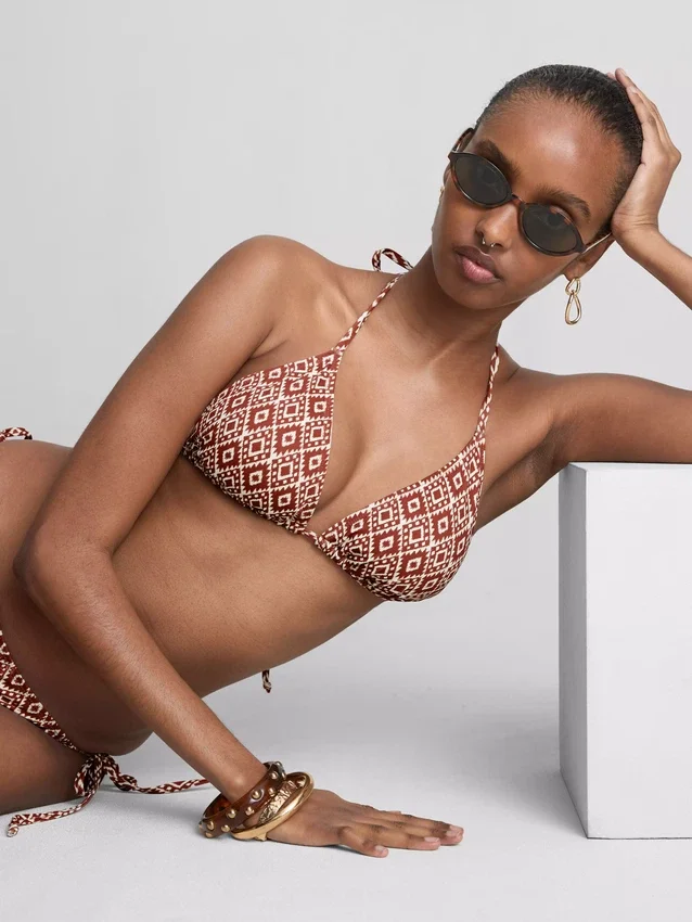 Dreieck-Bikini-Set mit seitlichen Bändern Dreieck-Bikini-Set mit seitlichen Bändern