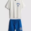 Einteiliges Set aus T-Shirt und Shorts Einteiliges Set aus T-Shirt und Shorts