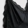Eng anliegendes Cami-Top und kurze Shorts zum Schlafanzug