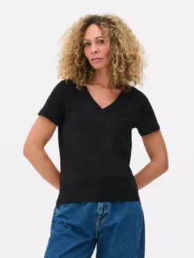 Essential T-Shirt mit V-Ausschnitt
