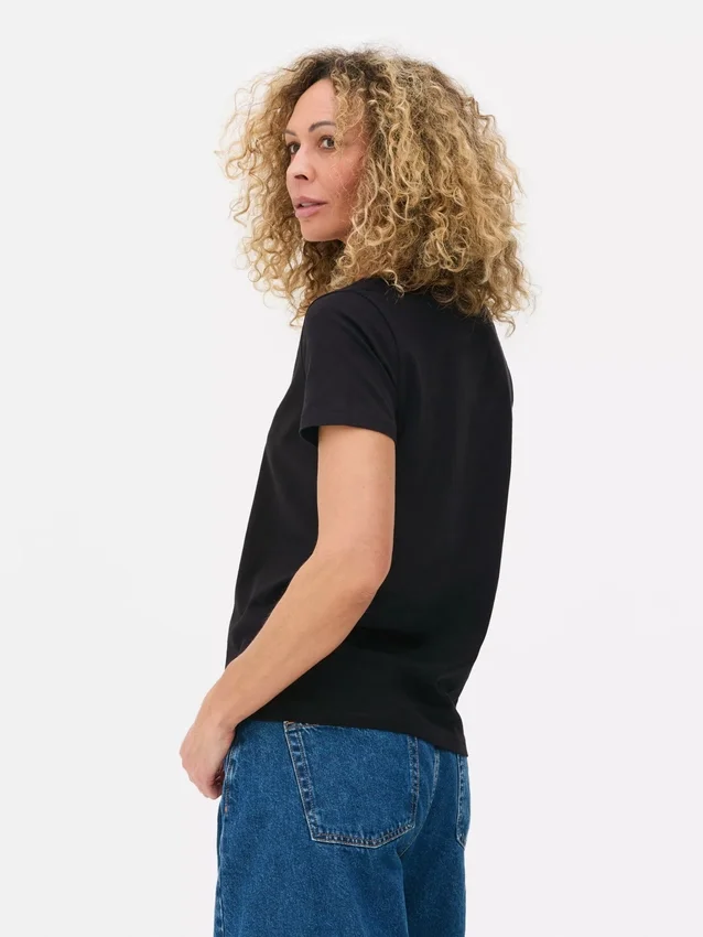 Essential T-Shirt mit V-Ausschnitt Essential T-Shirt mit V-Ausschnitt