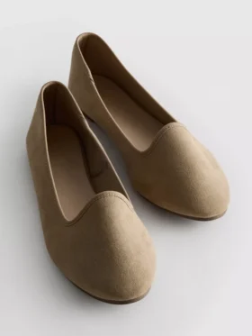 Flache Schuhe aus Wildleder