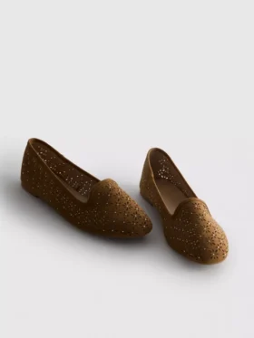 Flache Schuhe mit Ausschnitten