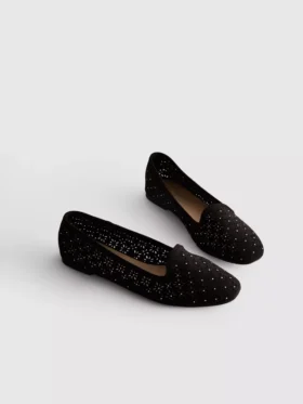 Flache Schuhe mit Ausschnitten