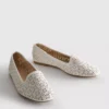 Flache Schuhe mit Ausschnitten