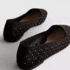 Flache Schuhe mit Ausschnitten