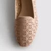 Flache Schuhe mit Ausschnitten