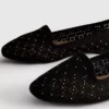 Flache Schuhe mit Ausschnitten