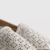 Flache Schuhe mit Ausschnitten