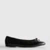 Flache Schuhe mit Lack
