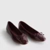 Flache Schuhe mit Lack