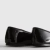 Flache Schuhe mit Lack