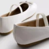 Flache Schuhe mit Lack