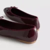 Flache Schuhe mit Lack