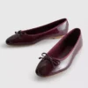 Flache Schuhe mit Lack