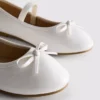 Flache Schuhe mit Lack