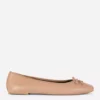 Flache Schuhe mit Schleife