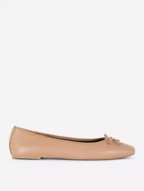 Flache Schuhe mit Schleife