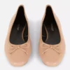 Flache Schuhe mit Schleife
