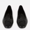 Flache Schuhe mit Schleife