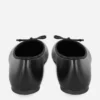 Flache Schuhe mit Schleife