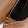 Flache Schuhe mit Schleife