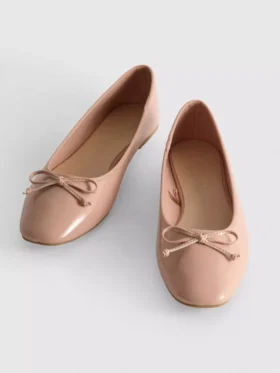 Flache Schuhe mit Schleife aus Kunstleder