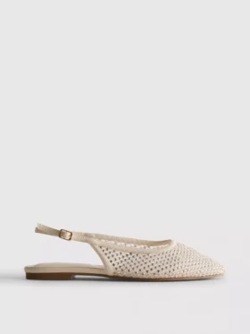 Flache Schuhe mit Strasssteinen und Fersenriemen