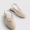 Flache Schuhe mit Strasssteinen und Fersenriemen