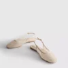 Flache Schuhe mit Strasssteinen und Fersenriemen