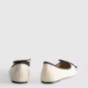 Flache Schuhe mit Zehenkappe