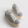 Flache Sneaker aus Canvas und Jute