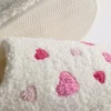 Fleece-Hausschuhe mit Herzmotiv Fleece-Hausschuhe mit Herzmotiv