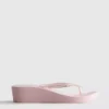 Flip-Flops mit Keilabsatz und Strasssteinen