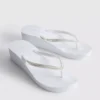 Flip-Flops mit Keilabsatz und Strasssteinen