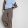 Gebürstete Nadelstreifen-Hose mit weitem Bein Gebürstete Nadelstreifen-Hose mit weitem Bein