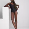 Geformter, figurformender Body Geformter, figurformender Body