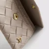 Geldbörse mit Initialen im Web-Look