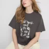 Geradliniges Grafik-T-Shirt aus Baumwolle Geradliniges Grafik-T-Shirt aus Baumwolle