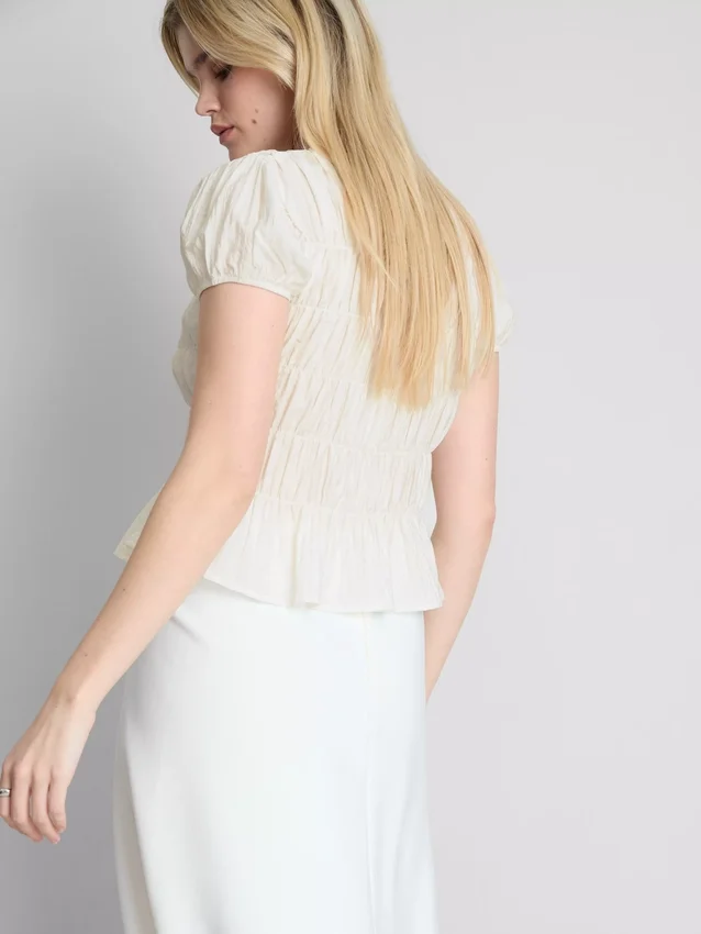 Gerafftes Kurzarm-Oberteil mit Shorts Gerafftes Kurzarm-Oberteil mit Shorts
