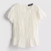 Gerafftes Kurzarm-Oberteil mit Shorts Gerafftes Kurzarm-Oberteil mit Shorts