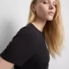 Geripptes, figurbetontes Mini-T-Shirt-Kleid Geripptes, figurbetontes Mini-T-Shirt-Kleid