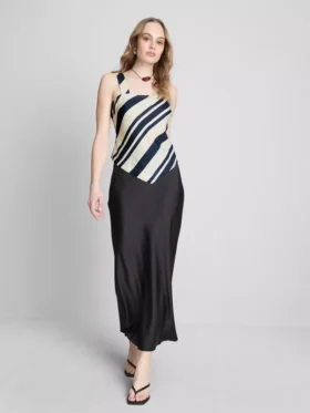 Gestreifte Bluse mit spitz zulaufendem Saum