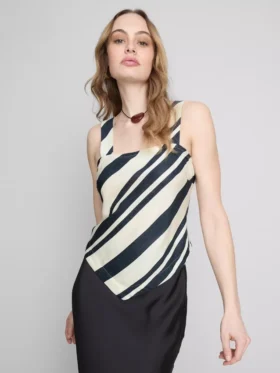 Gestreifte Bluse mit spitz zulaufendem Saum
