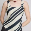 Gestreifte Bluse mit spitz zulaufendem Saum